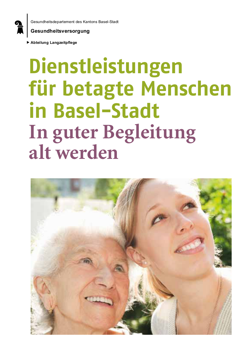 Titelbild der Broschüre "Dienstleistungen für betagte Menschen in Basel-Stadt. In guter Begleitung alt werden." Auf dem Titelfoto: Eine betagte Frau und ihre Begleiterin in Portrait-Grossaufnahme schauen frohgemut in den Himmel.