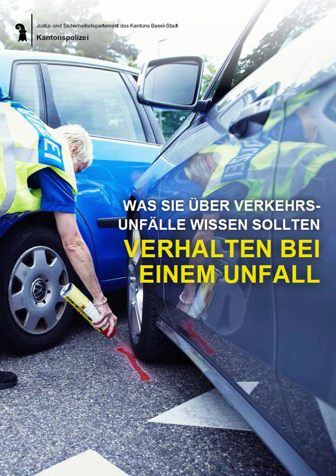 Cover Publikation: Eine Polizistin die bei einem Verkehrsunfall, mit zwei beteiligten Autos, das Vorderrat eines der beiden Autos mit einem Farbspray markiert
